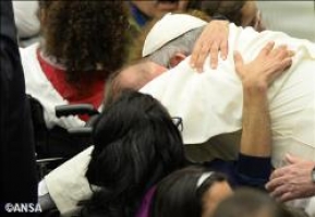 Papa Francesco:  se non si soffre con la gente, le prediche sono inutili